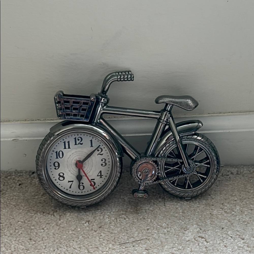 Lightweight Gunmetal Colored Bicycle Design Industrial Sculpted Working Clock